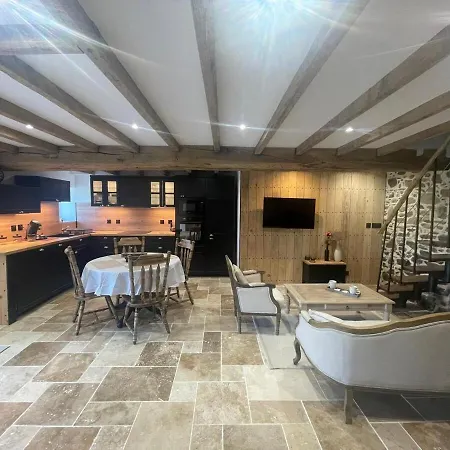 Holiday home Sur Les Traces D Athena